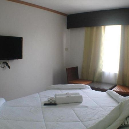 Oyo 621 De Loro Inn Puerto Princesa Eksteriør billede